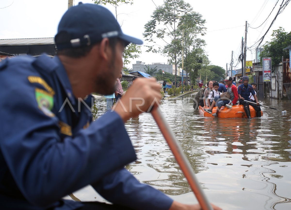 Banjir Rendam Perumahan Di Kota Tangerang Antara Foto