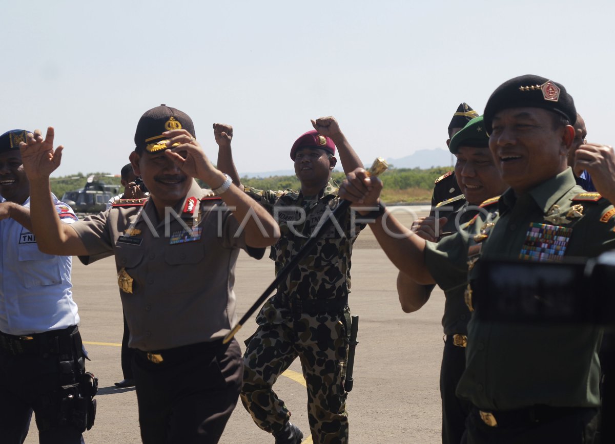 KUNJUNGAN PANGLIMA TNI-KAPOLRI | ANTARA Foto