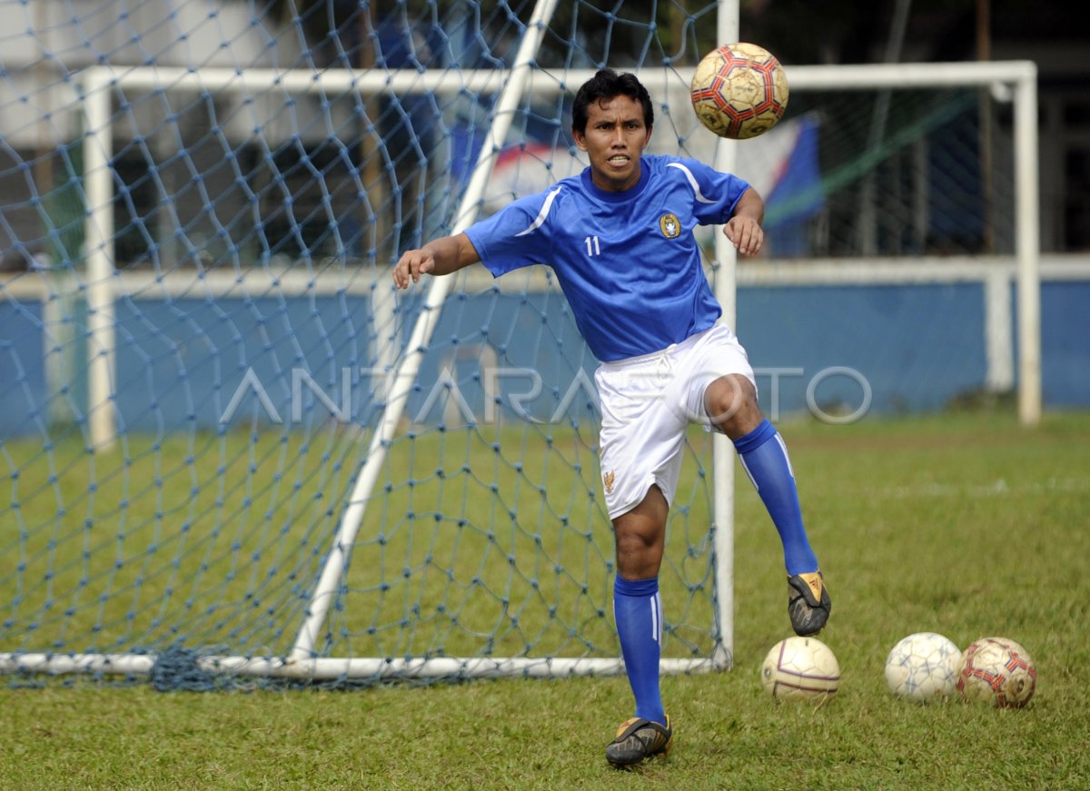 PELATIH LISENSI AFC | ANTARA Foto