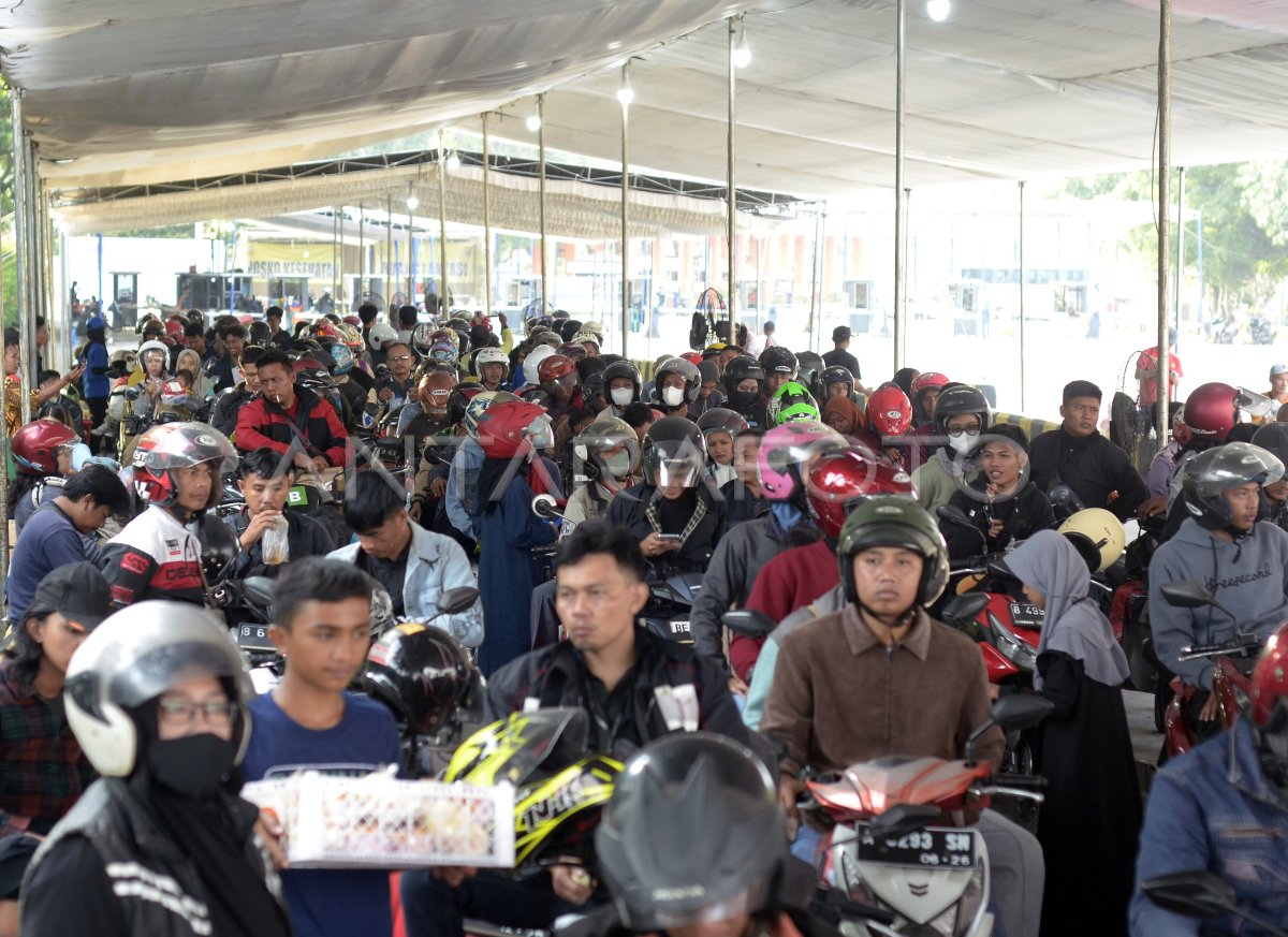 Arus Balik Di Bakauheni Mulai Ramai | ANTARA Foto