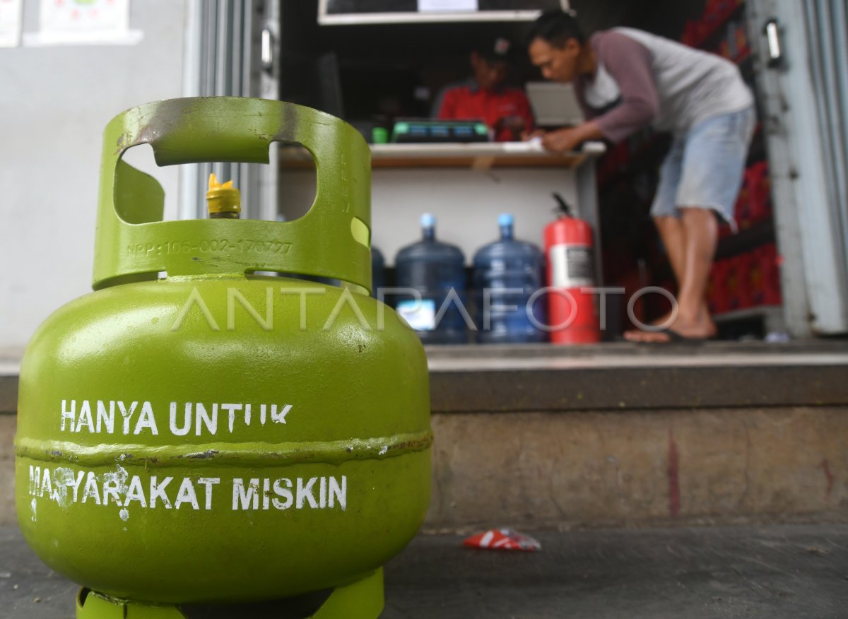 Pembelian Gas Elpiji 3 Kilogram Wajib Gunakan KTP | ANTARA Foto