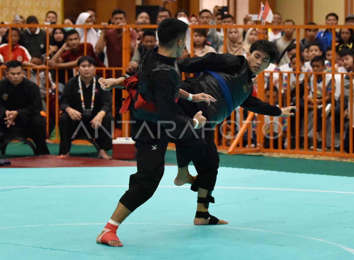 MEDALI EMAS PENCAK SILAT PUTRA ASG 2019 | ANTARA Foto