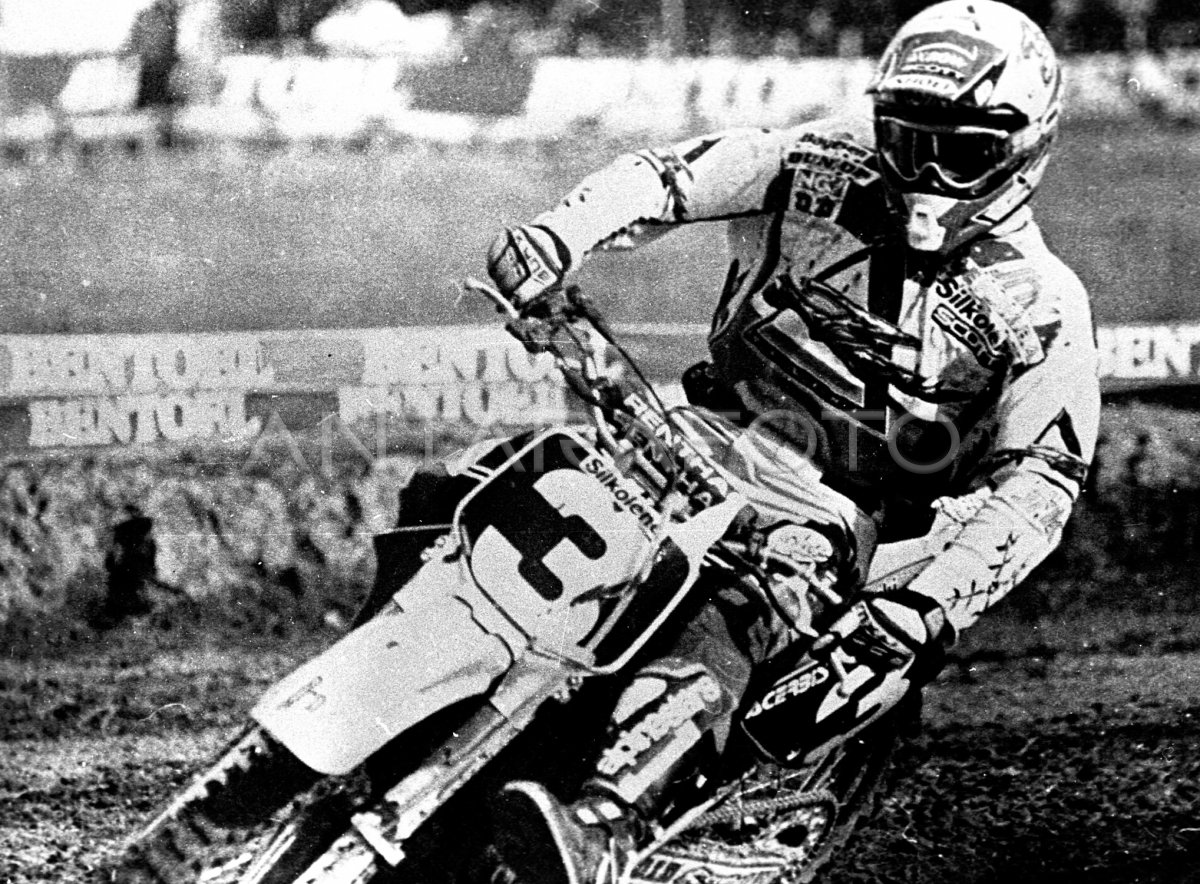 KEJUARAAN MOTOCROSS DUNIA KELAS 125 CC