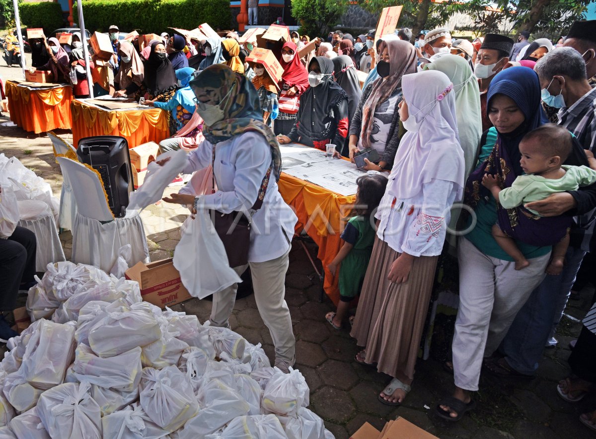 OPERASI PASAR MINYAK GORENG DI CILEGON | ANTARA Foto