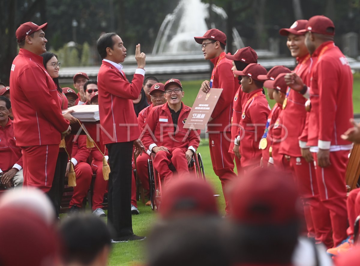 Penyerahan bonus kontingen Para Games