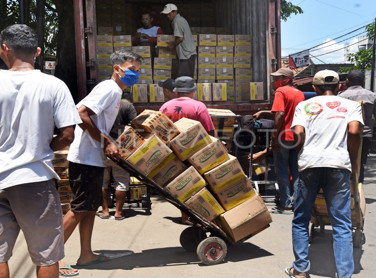 OPERASI PASAR MINYAK GORENG DI BANTEN | ANTARA Foto