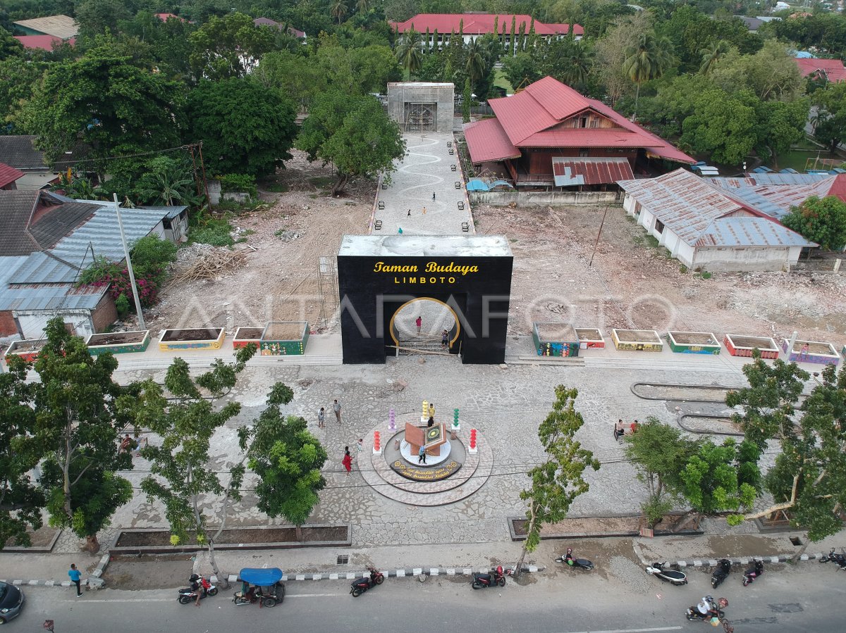 PEMBANGUNAN TAMAN BUDAYA LIMBOTO | ANTARA Foto