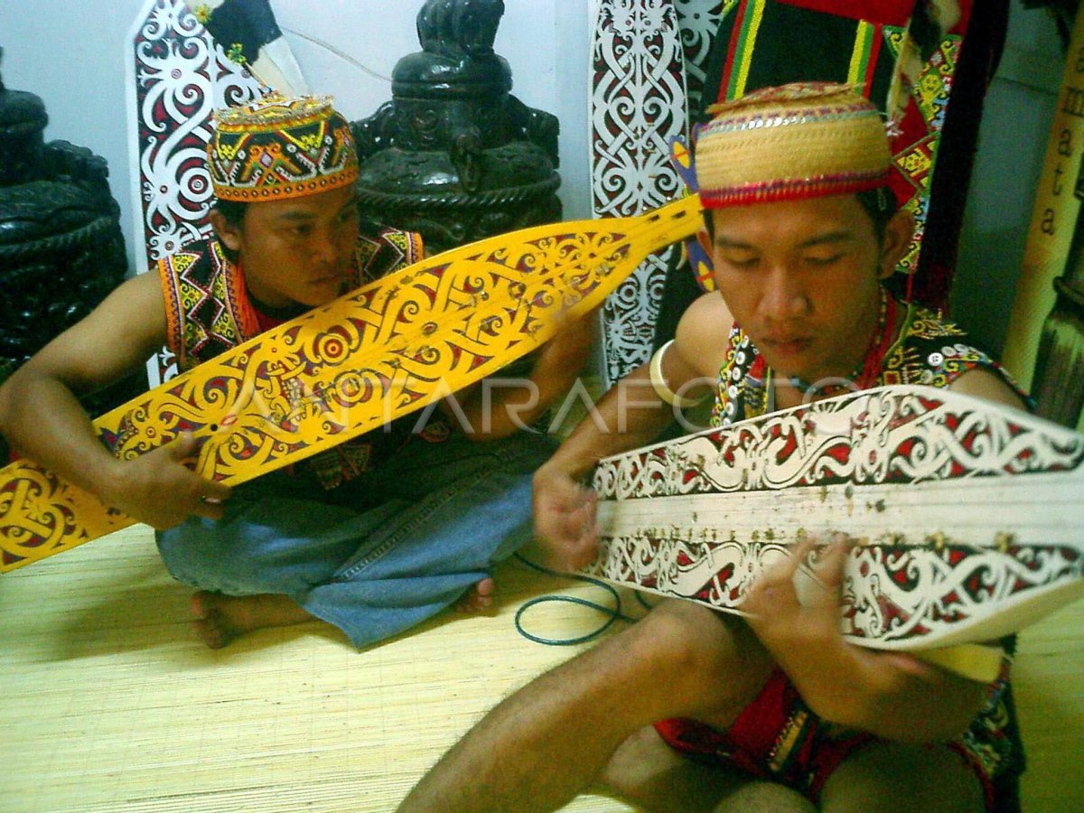 ALAT MUSIK DAYAK | ANTARA Foto