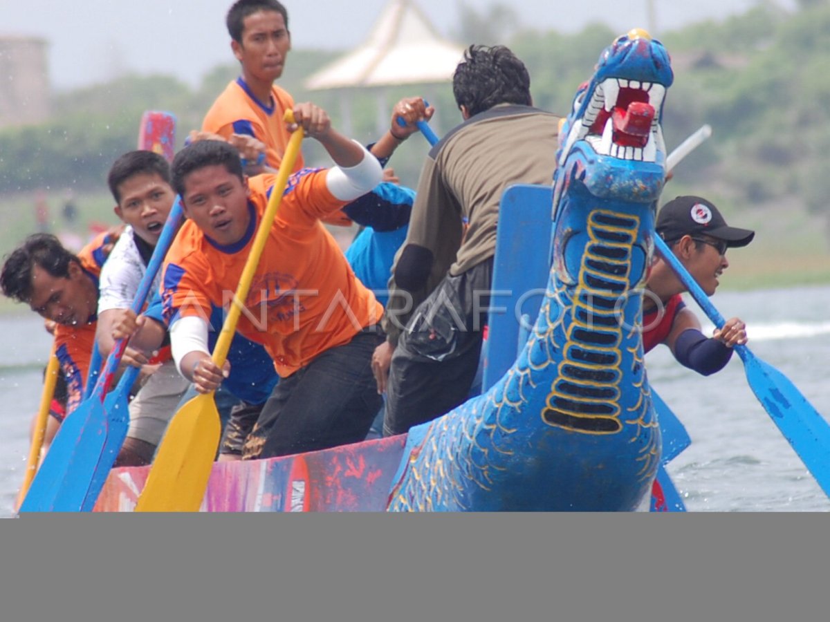 Lomba Dayung Antara Foto