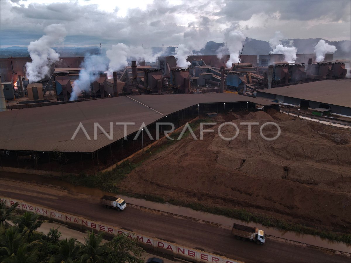 AKTIVITAS PERUSAHAAN SMELTER NIKEL DI KONAWE | ANTARA Foto