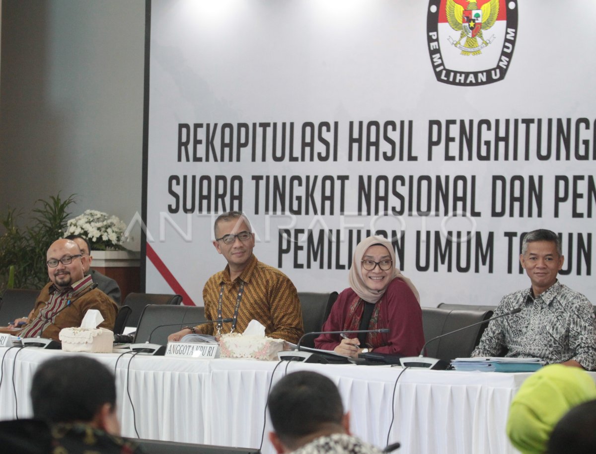 RAPAT PLENO REKAPITULASI NASIONAL KPU | ANTARA Foto