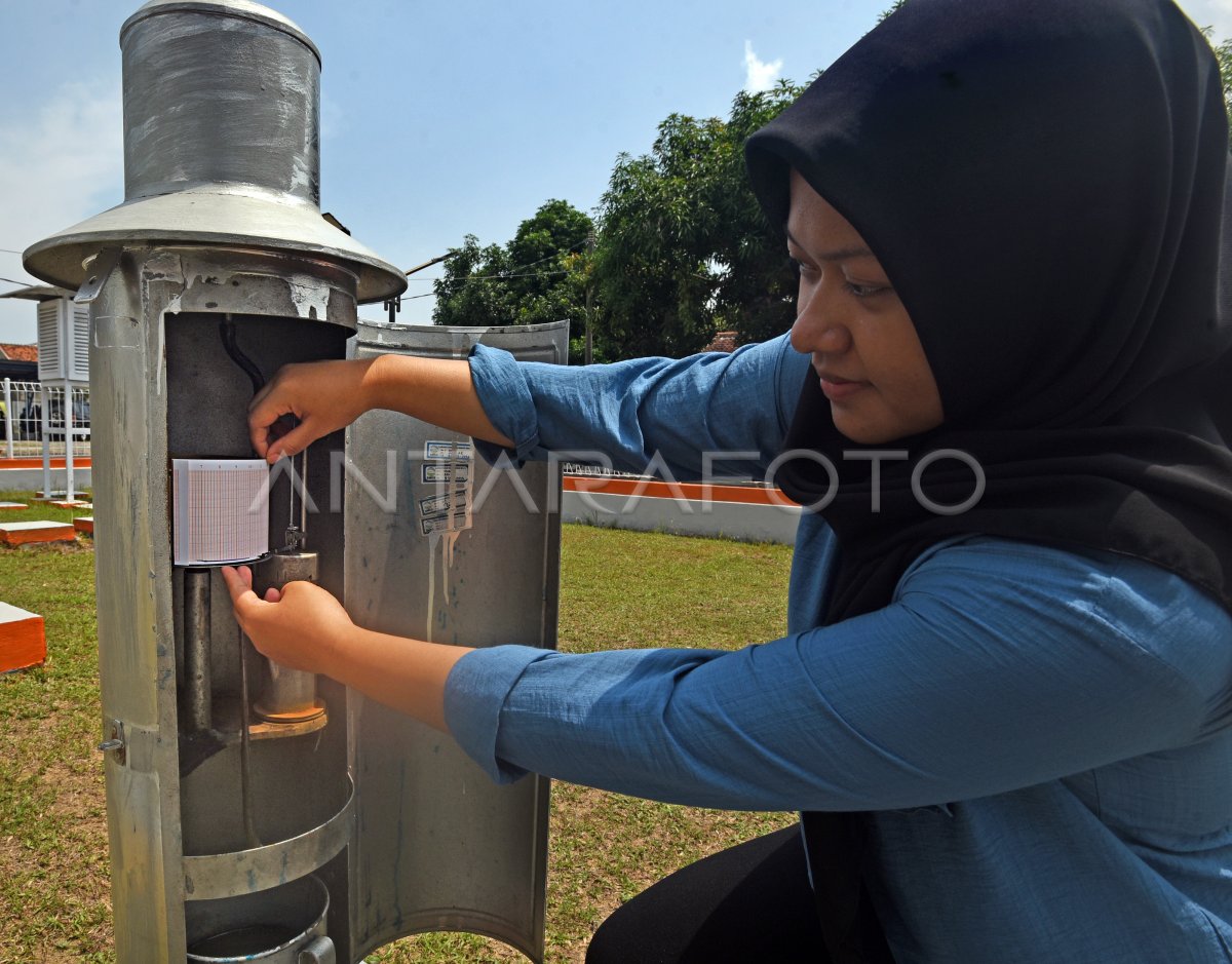 Puncak Musim Hujan Diprediksi Januari-Pebruari 2024 | ANTARA Foto