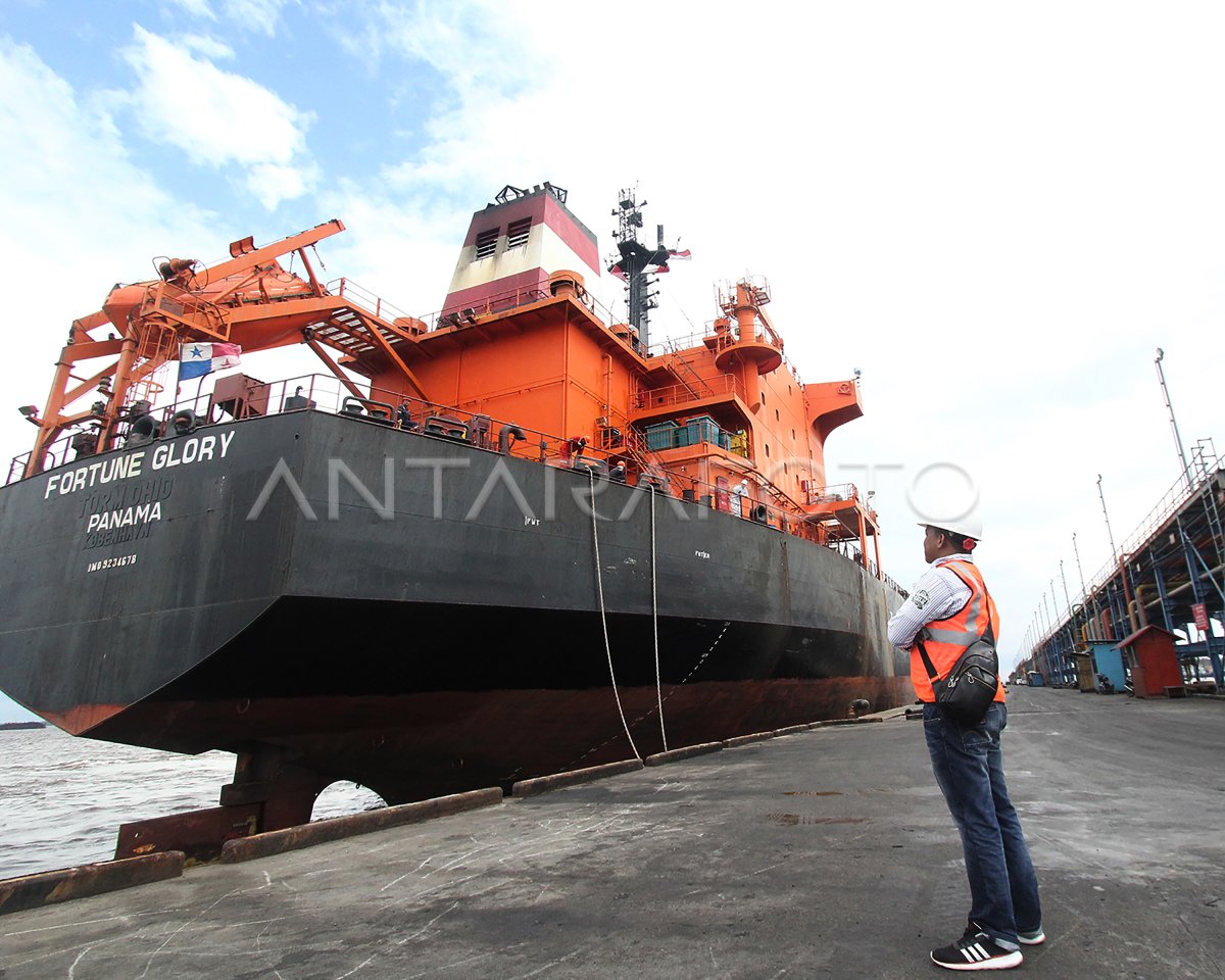 KUNJUNGAN KAPAL TANKER DI PELABUHAN DUMAI | ANTARA Foto