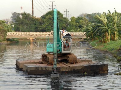 Antisipasi Banjir Di Jakarta | ANTARA Foto