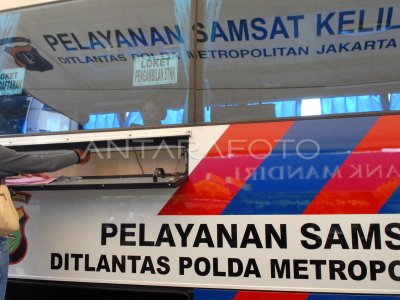 LAYANAN KELILING STNK SIM | ANTARA Foto