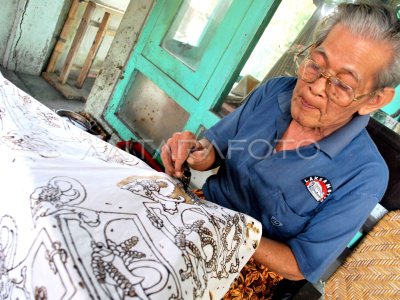 Batik Tulis Antara Foto