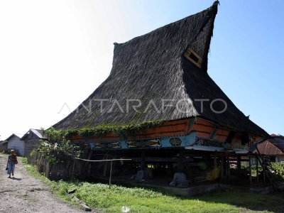 RUMAH ADAT KARO | ANTARA Foto