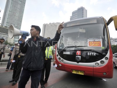 UNJUK RASA KORUPSI TRANSJAKARTA | ANTARA Foto