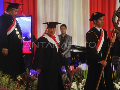 PENGUKUHAN GURU BESAR HENDROPRIYONO | ANTARA Foto