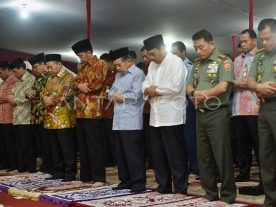 PRESIDEN BERBUKA DI MABES TNI | ANTARA Foto