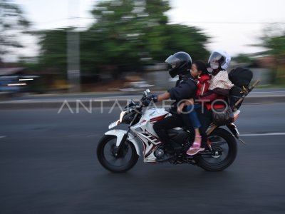 PEMUDIK SEPEDA MOTOR KARAWANG | ANTARA Foto