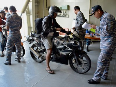 PEMUDIK BERMOTOR ARUS BALIK | ANTARA Foto