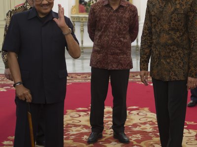 JOKOWI BERTEMU HABIBIE | ANTARA Foto