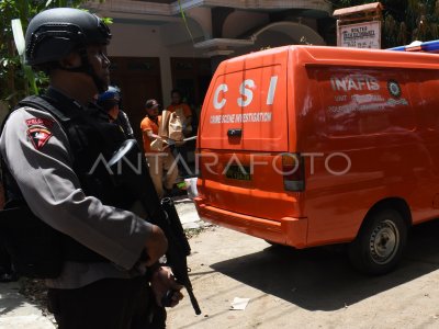 PENGGELEDAHAN RUMAH TERDUGA TERORIS | ANTARA Foto