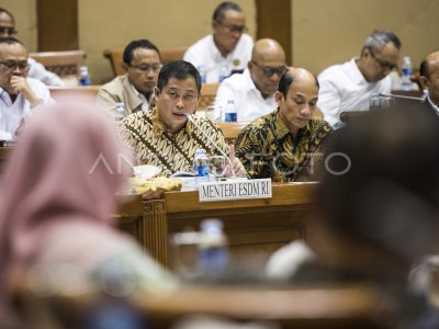 RAKER MENTERI ESDM DENGAN KOMISI VII | ANTARA Foto