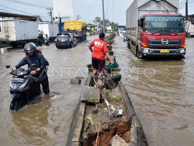 BANJIR JALUR PANTURA SEMARANG | ANTARA Foto