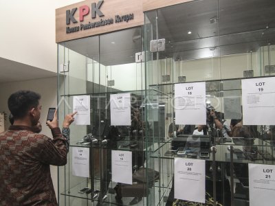 LELANG BARANG RAMPASAN KPK | ANTARA Foto