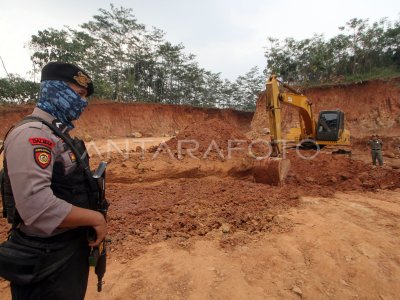 Penyegelan Tambang Galian C Ilegal Antara Foto