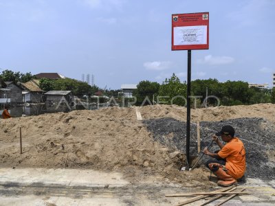 TANAH TERCEMAR LIMBAH B3 DI MARUNDA | ANTARA Foto