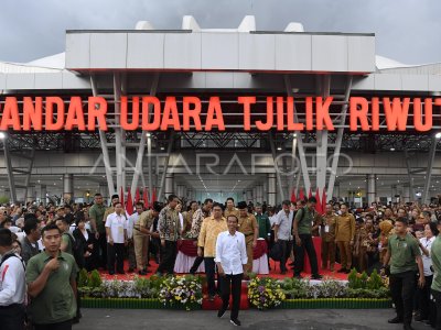 PRESIDEN RESMIKAN TERMINAL BARU BANDARA TJILIK RIWUT | ANTARA Foto