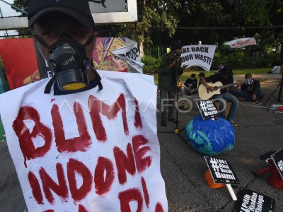 AKSI PERINGATI HARI BUMI | ANTARA Foto