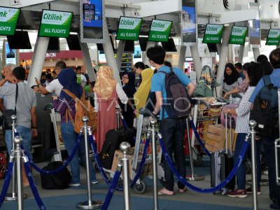 PENURUNAN TARIF TIKET PESAWAT LCC | ANTARA Foto