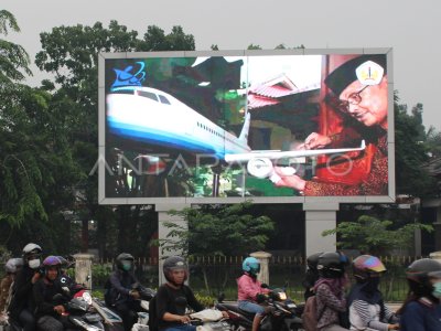 PENGHORMATAN UNTUK BJ HABIBIE | ANTARA Foto