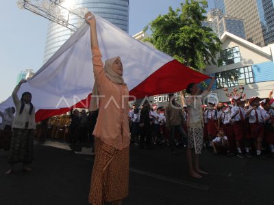 TEATRIKAL PERISTIWA PEROBEKAN BENDERA BELANDA | ANTARA Foto