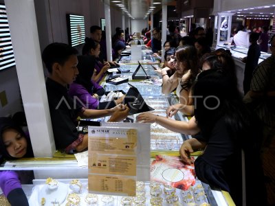 SURABAYA INTERNATIONAL JEWELLERY FAIR | ANTARA Foto