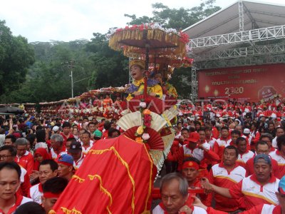 Arak-arakan Kio dan Sipasan Meriahkan Perayaan Cap Go Meh di Padang