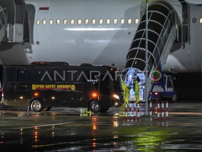 WNI KRU KAPAL DIAMOND PRINCESS TIBA DI BANDARA KERTAJATI | ANTARA Foto