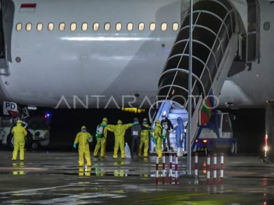 WNI KRU KAPAL DIAMOND PRINCESS TIBA DI BANDARA KERTAJATI | ANTARA Foto