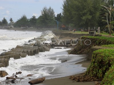 ABRASI PANTAI ACEH BARAT | ANTARA Foto