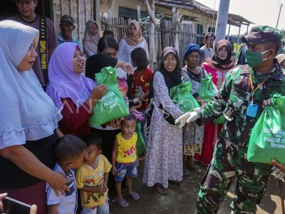 PRAJURIT TNI BAGI SEMBAKO | ANTARA Foto