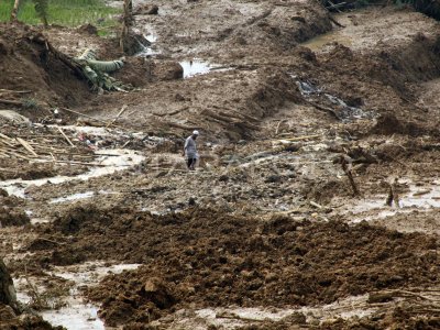 BENCANA BANJIR BANDANG DAN LONGSOR DI BOGOR | ANTARA Foto