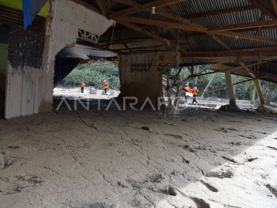 DAMPAK BANJIR BANDANG DI PETAMBUA | ANTARA Foto