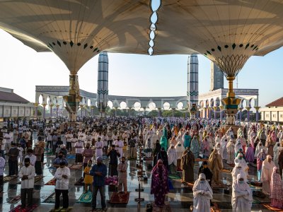 SHALAT IDUL ADHA DI MAJT SEMARANG | ANTARA Foto