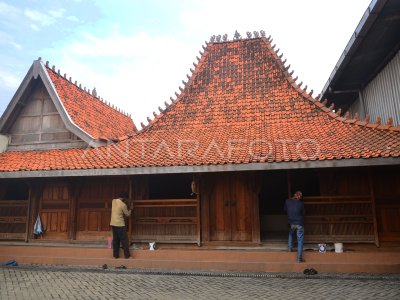 PERAWATAN BANGUNAN CAGAR BUDAYA | ANTARA Foto