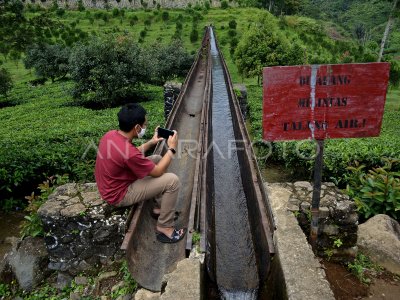 JEMBATAN IRIGASI AIR PENINGGALAN BELANDA | ANTARA Foto