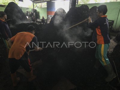 PENGOLAHAN SAMPAH MENJADI PUPUK ORGANIK | ANTARA Foto